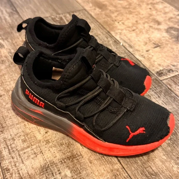 Puma Black and Red Athletic Shoes - Kids / Boys sneakers size 13c - Picture 1 of 9